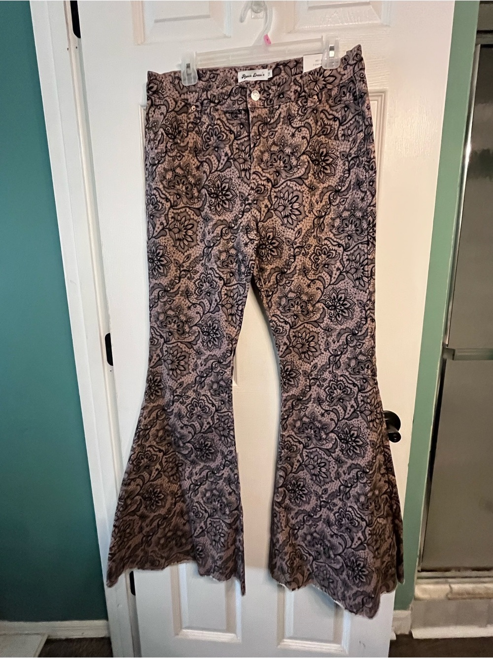 Super flare Ranch Dressn jeans lace print nwt